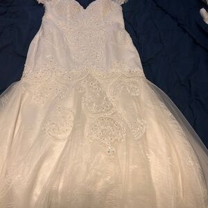Brand new white wedding dress